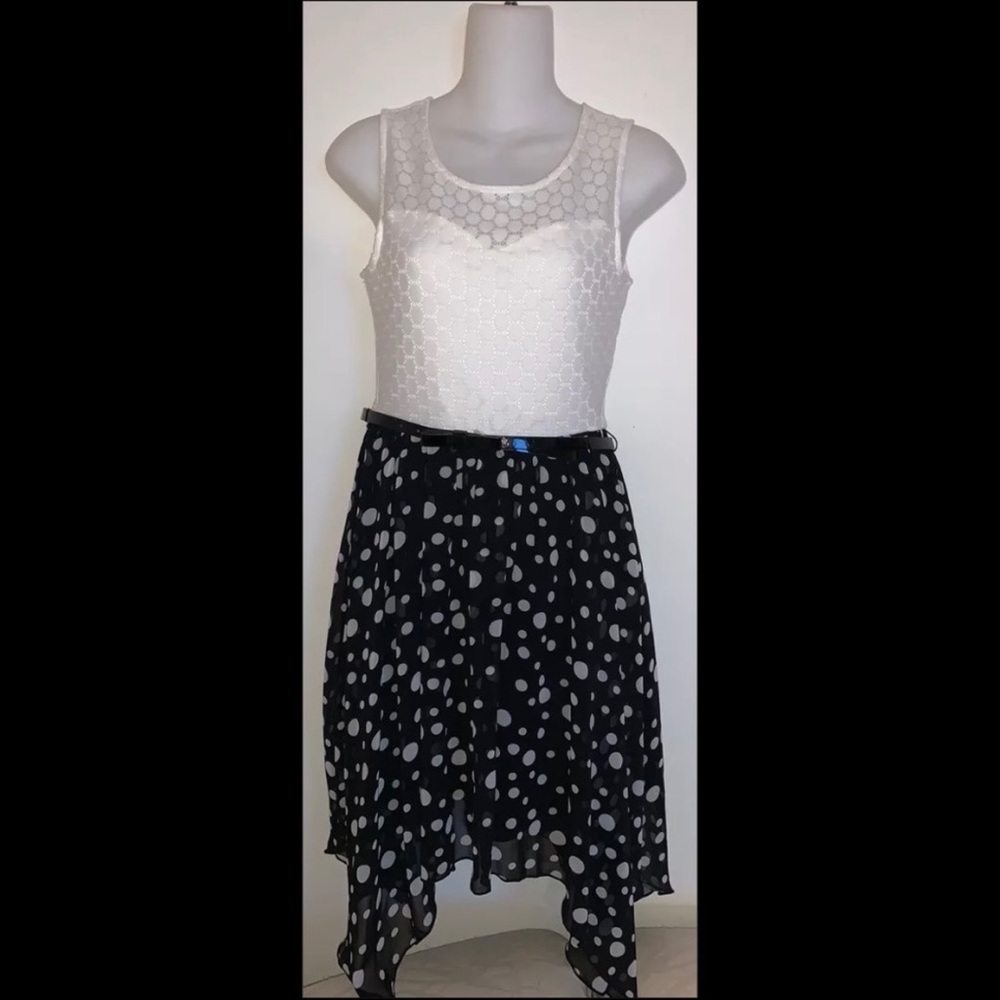 Disney Minnie Mouse | Juniors Medium Belted Black and White Polka Dot Dress